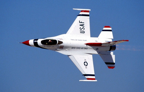 Боевой самолет F-16